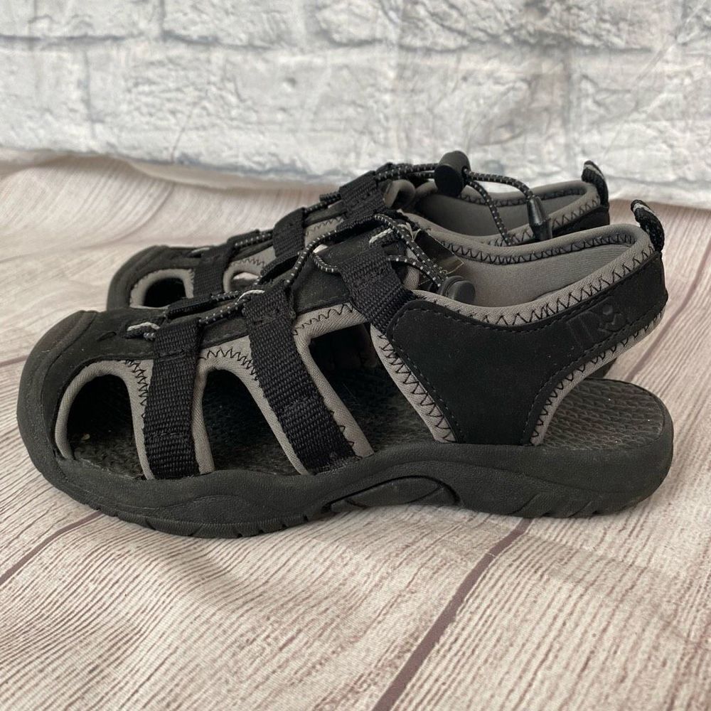 Rugged Outback sz 2 boys slip on water/outdoor shoes w/adjustable Cinch closure